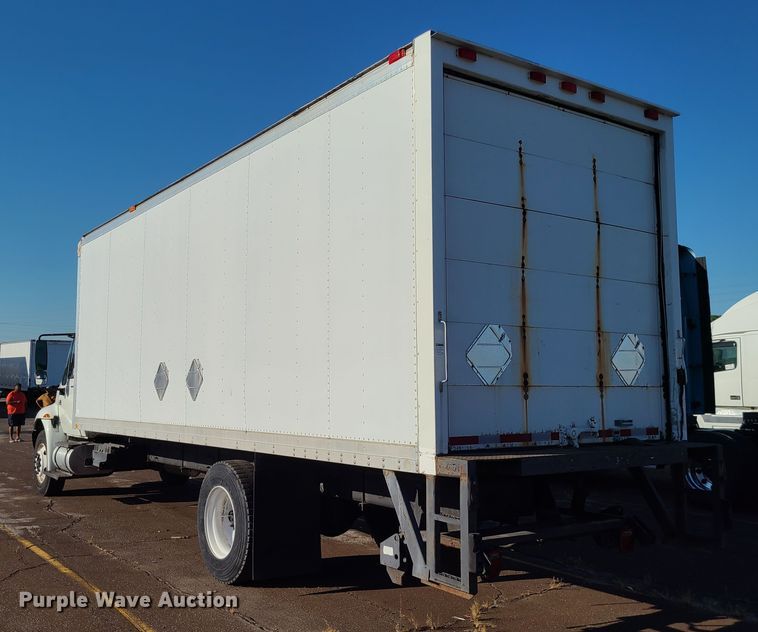 image for item L1252 2003 International 4300  box truck