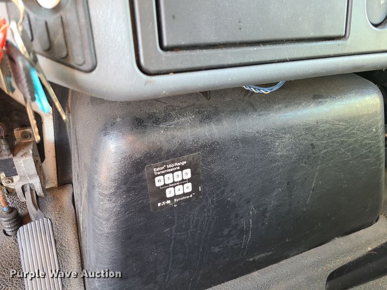 image for item L1252 2003 International 4300  box truck