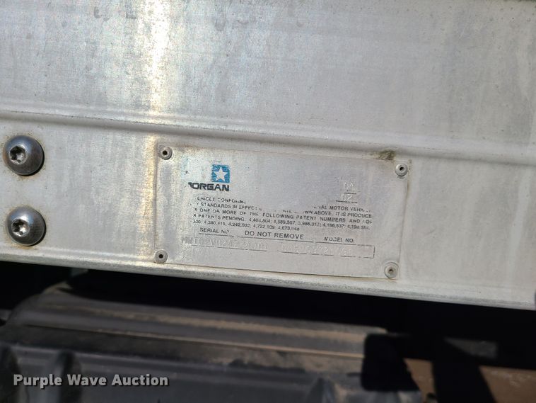 image for item L1252 2003 International 4300  box truck