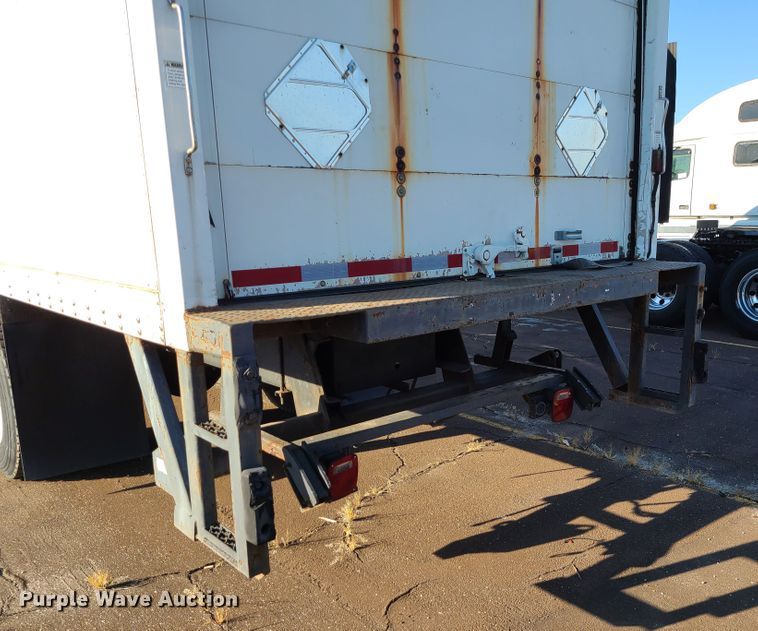 image for item L1252 2003 International 4300  box truck