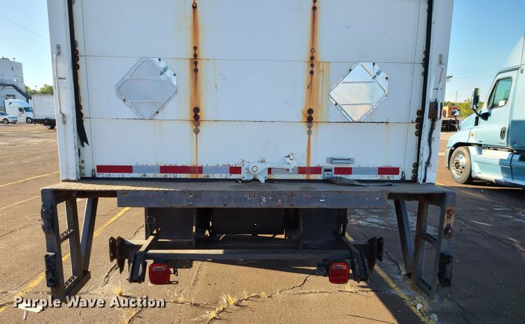 image for item L1252 2003 International 4300  box truck