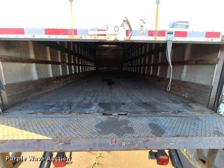 image for item L1252 2003 International 4300  box truck