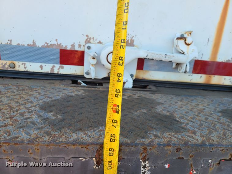 image for item L1252 2003 International 4300  box truck