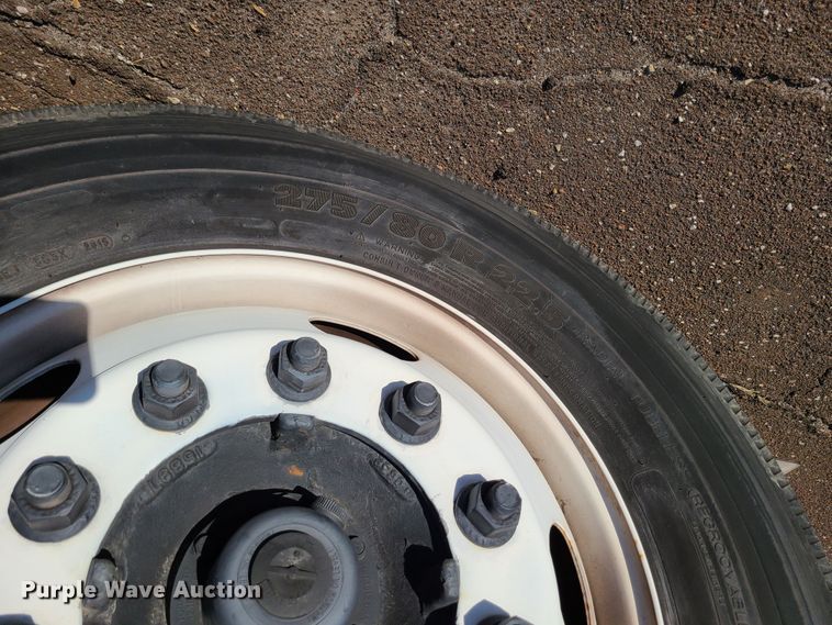 image for item L1252 2003 International 4300  box truck