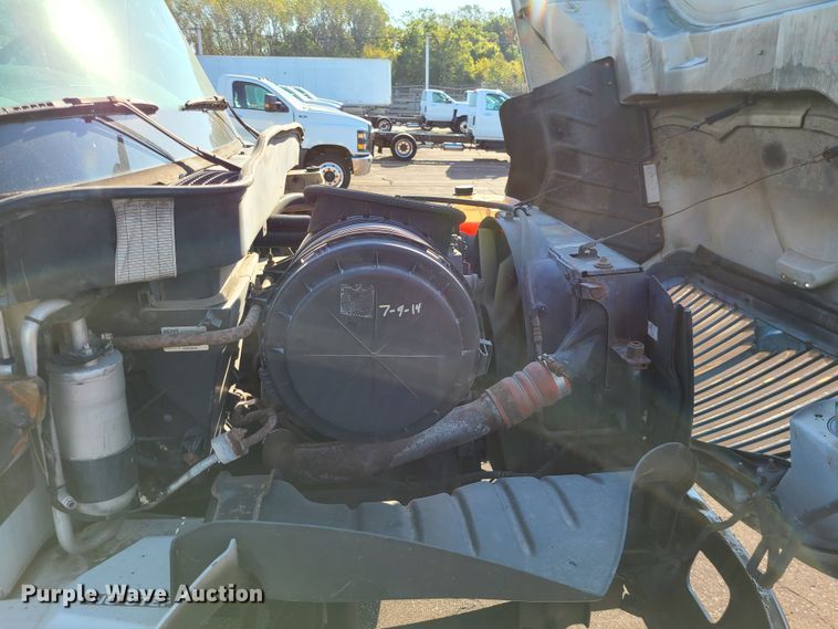 image for item L1252 2003 International 4300  box truck