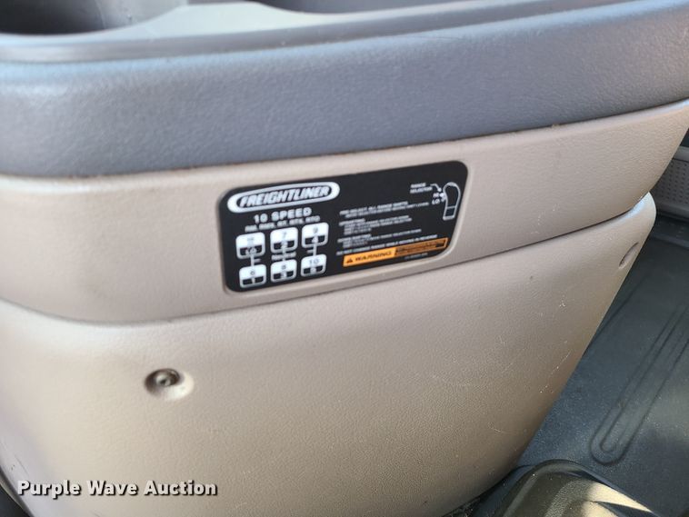 image for item L1253 2011 Freightliner Cascadia 125  semi truck