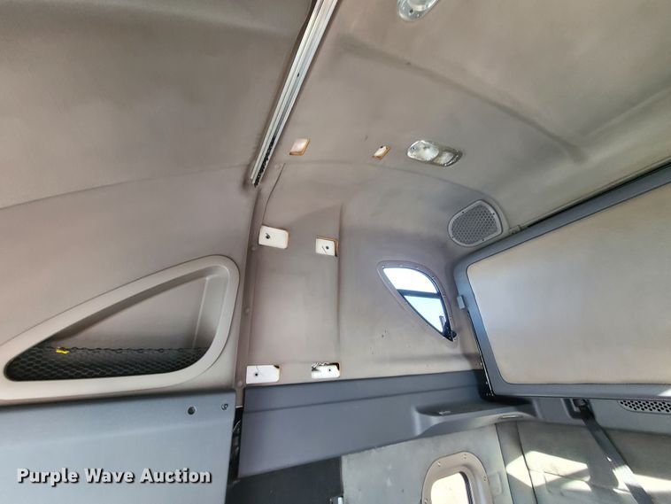 image for item L1253 2011 Freightliner Cascadia 125  semi truck