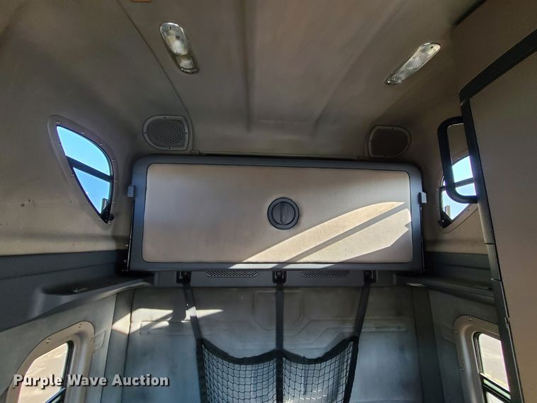 image for item L1253 2011 Freightliner Cascadia 125  semi truck