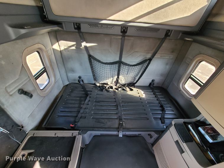 image for item L1253 2011 Freightliner Cascadia 125  semi truck