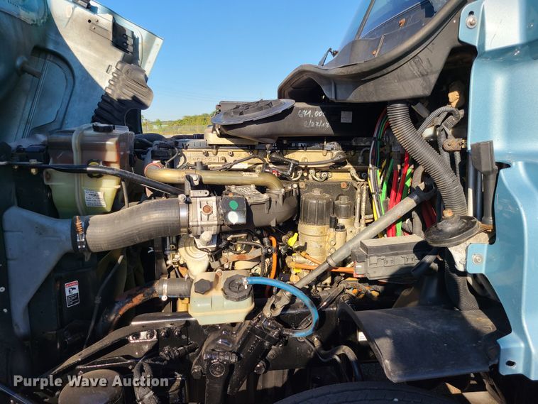 image for item L1253 2011 Freightliner Cascadia 125  semi truck