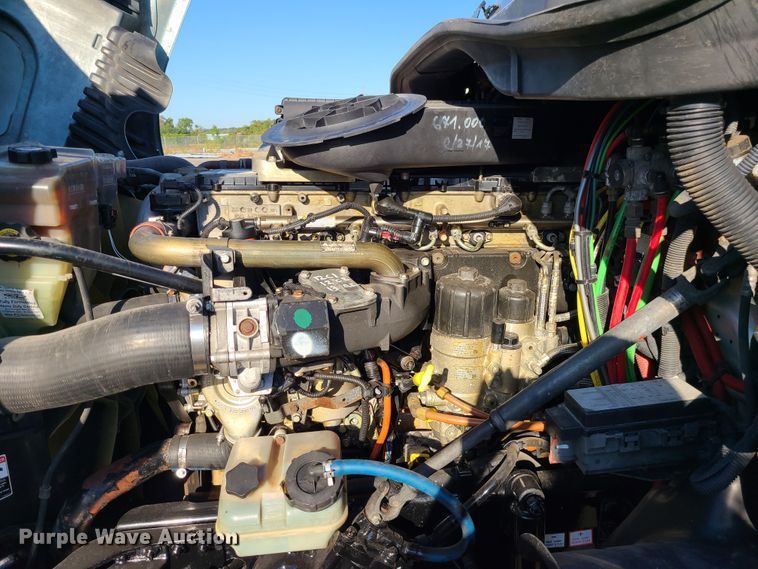 image for item L1253 2011 Freightliner Cascadia 125  semi truck