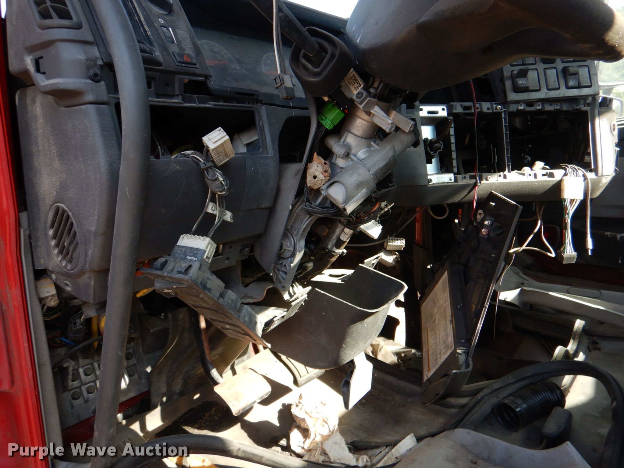 2004 Volvo VNM truck cab and chassis in Fittstown, OK Item IR9157