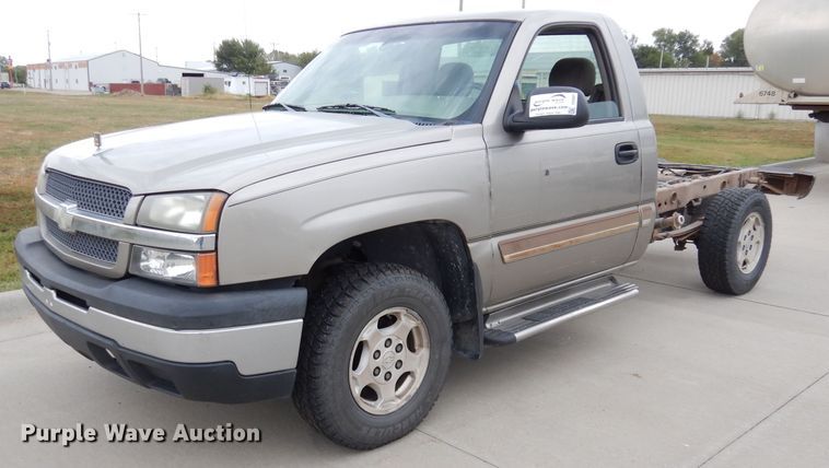 image for item DG0881 2003 Chevrolet Silverado 1500  pickup truck cab and chassis