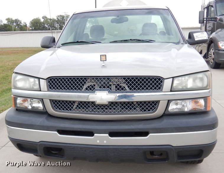 image for item DG0881 2003 Chevrolet Silverado 1500  pickup truck cab and chassis