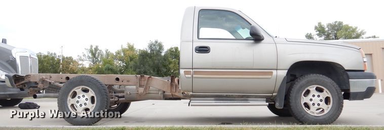 image for item DG0881 2003 Chevrolet Silverado 1500  pickup truck cab and chassis