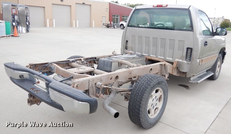 image for item DG0881 2003 Chevrolet Silverado 1500  pickup truck cab and chassis