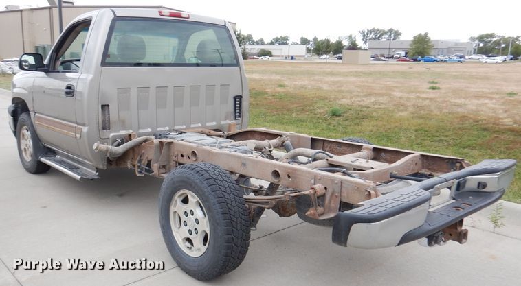image for item DG0881 2003 Chevrolet Silverado 1500  pickup truck cab and chassis