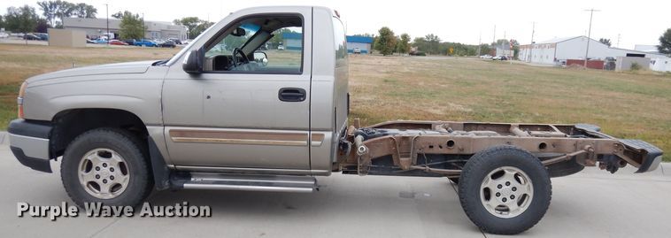 image for item DG0881 2003 Chevrolet Silverado 1500  pickup truck cab and chassis