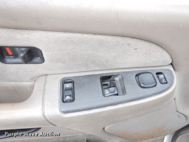 image for item DG0881 2003 Chevrolet Silverado 1500  pickup truck cab and chassis