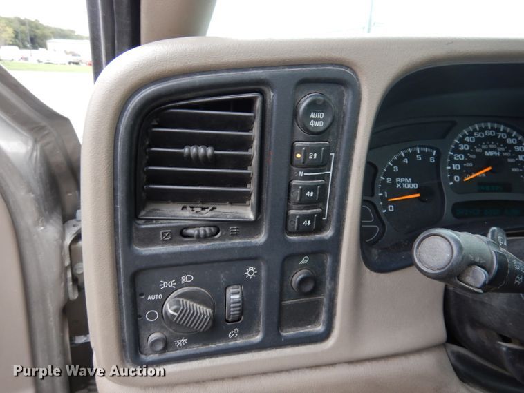 image for item DG0881 2003 Chevrolet Silverado 1500  pickup truck cab and chassis