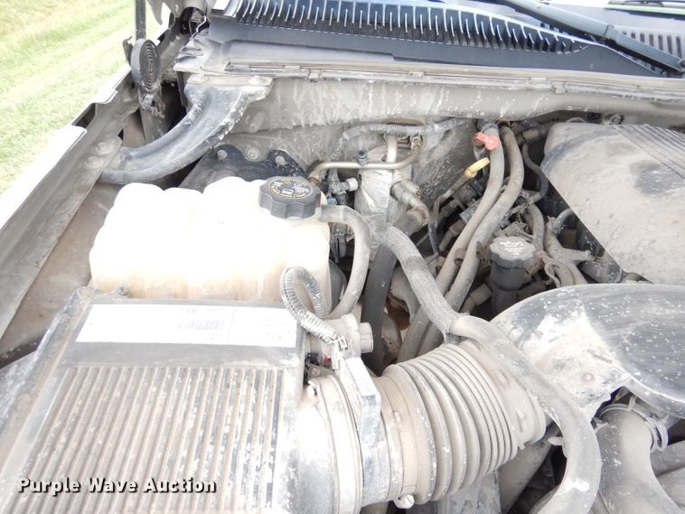 image for item DG0881 2003 Chevrolet Silverado 1500  pickup truck cab and chassis