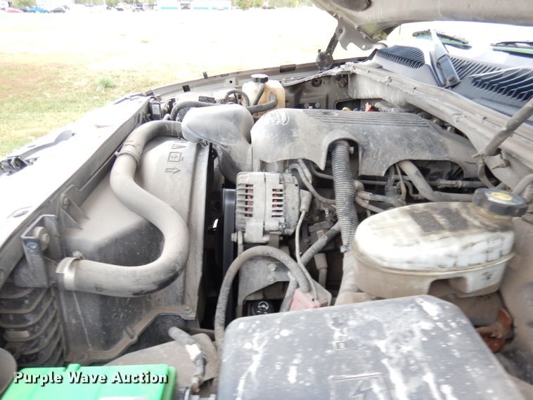 image for item DG0881 2003 Chevrolet Silverado 1500  pickup truck cab and chassis