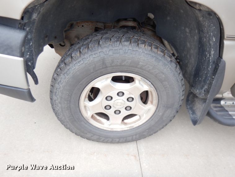 image for item DG0881 2003 Chevrolet Silverado 1500  pickup truck cab and chassis