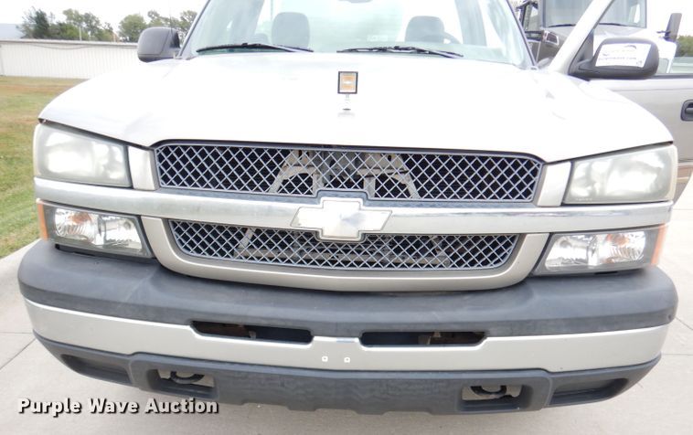 image for item DG0881 2003 Chevrolet Silverado 1500  pickup truck cab and chassis