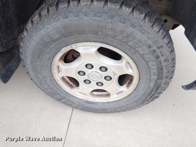 image for item DG0881 2003 Chevrolet Silverado 1500  pickup truck cab and chassis