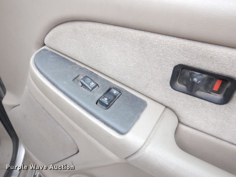 image for item DG0881 2003 Chevrolet Silverado 1500  pickup truck cab and chassis