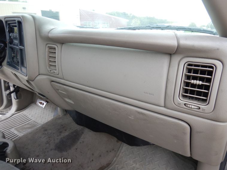 image for item DG0881 2003 Chevrolet Silverado 1500  pickup truck cab and chassis