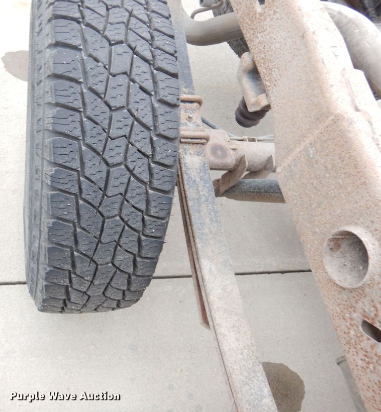 image for item DG0881 2003 Chevrolet Silverado 1500  pickup truck cab and chassis