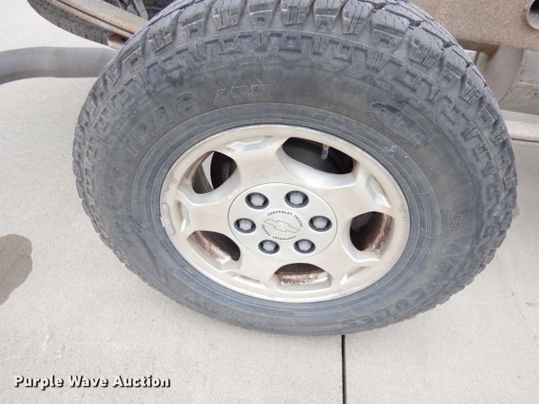 image for item DG0881 2003 Chevrolet Silverado 1500  pickup truck cab and chassis