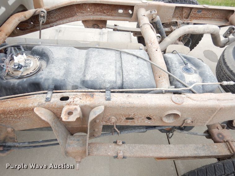 image for item DG0881 2003 Chevrolet Silverado 1500  pickup truck cab and chassis