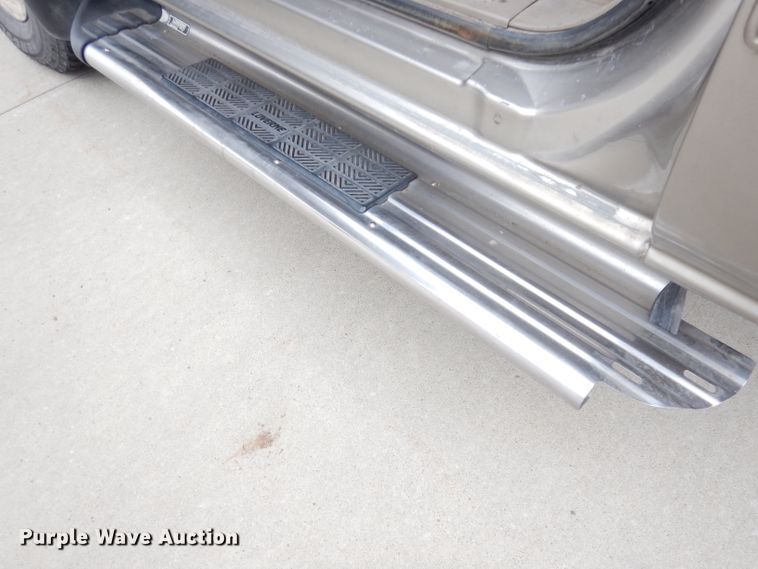 image for item DG0881 2003 Chevrolet Silverado 1500  pickup truck cab and chassis