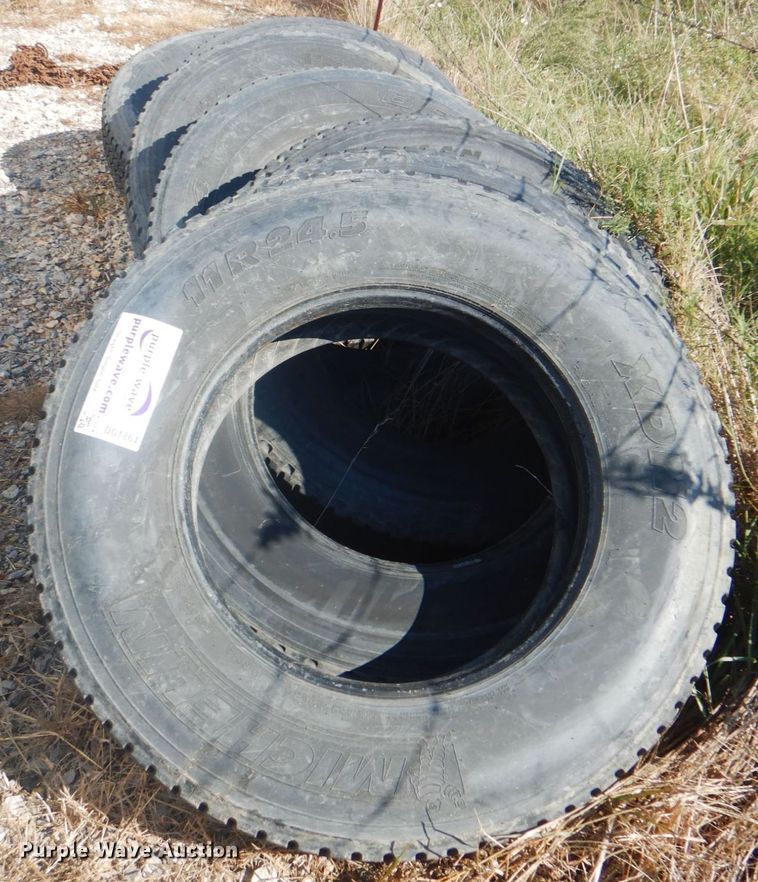 image for item DG1864 (8) 11R24.5 tires