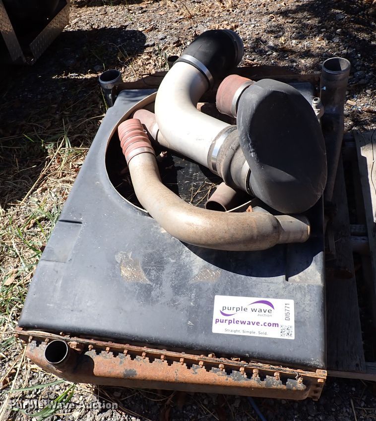 image for item DI5771 Mack radiator