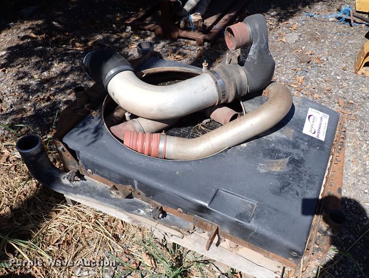 image for item DI5771 Mack radiator