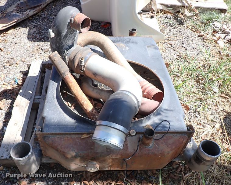 image for item DI5771 Mack radiator