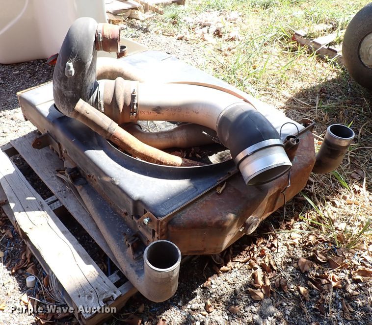 image for item DI5771 Mack radiator