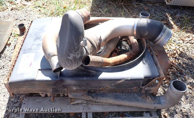 image for item DI5771 Mack radiator