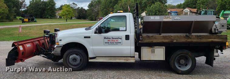 image for item DI6246 2003 Ford F450 Super Duty XL  flatbed truck