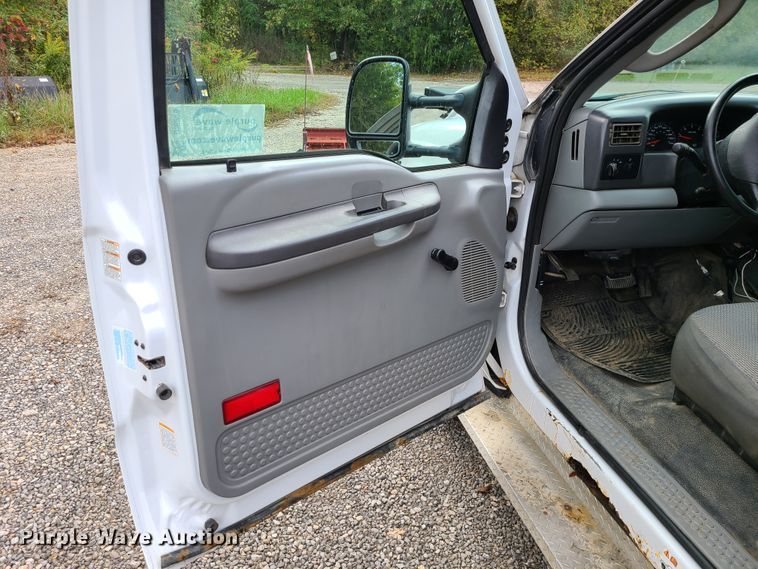 image for item DI6246 2003 Ford F450 Super Duty XL  flatbed truck