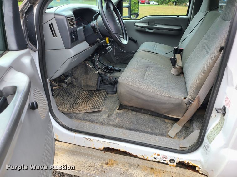 image for item DI6246 2003 Ford F450 Super Duty XL  flatbed truck