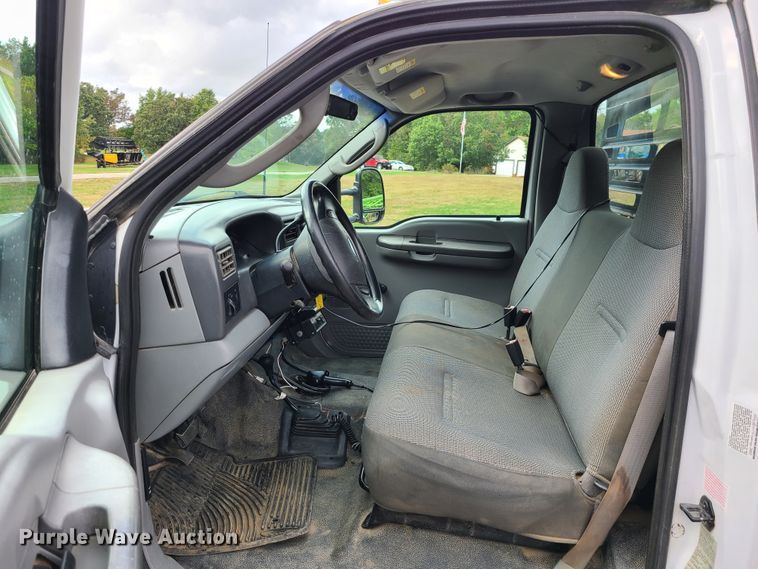 image for item DI6246 2003 Ford F450 Super Duty XL  flatbed truck