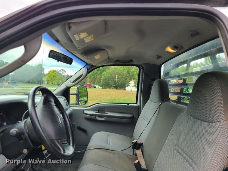 image for item DI6246 2003 Ford F450 Super Duty XL  flatbed truck