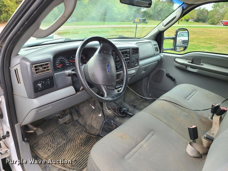 image for item DI6246 2003 Ford F450 Super Duty XL  flatbed truck