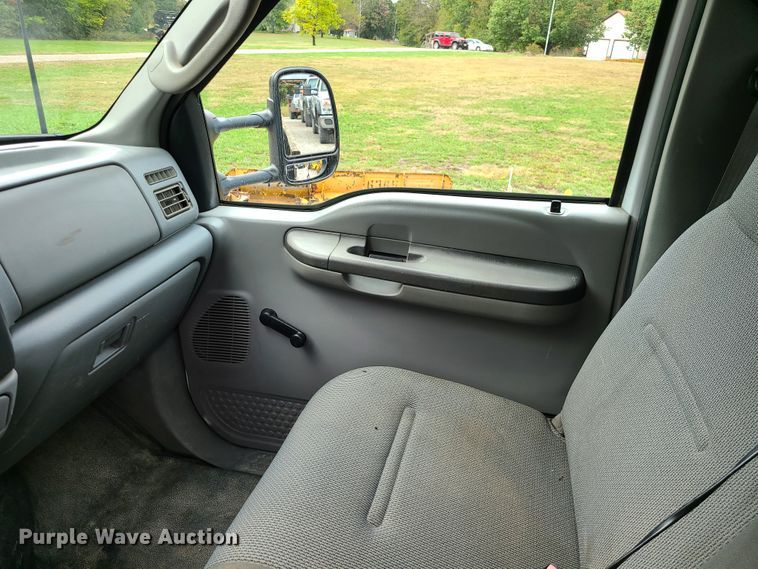 image for item DI6246 2003 Ford F450 Super Duty XL  flatbed truck