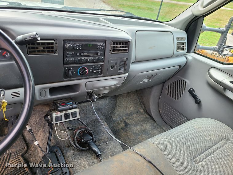 image for item DI6246 2003 Ford F450 Super Duty XL  flatbed truck