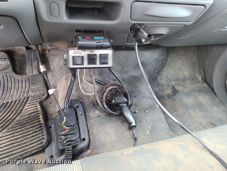 image for item DI6246 2003 Ford F450 Super Duty XL  flatbed truck